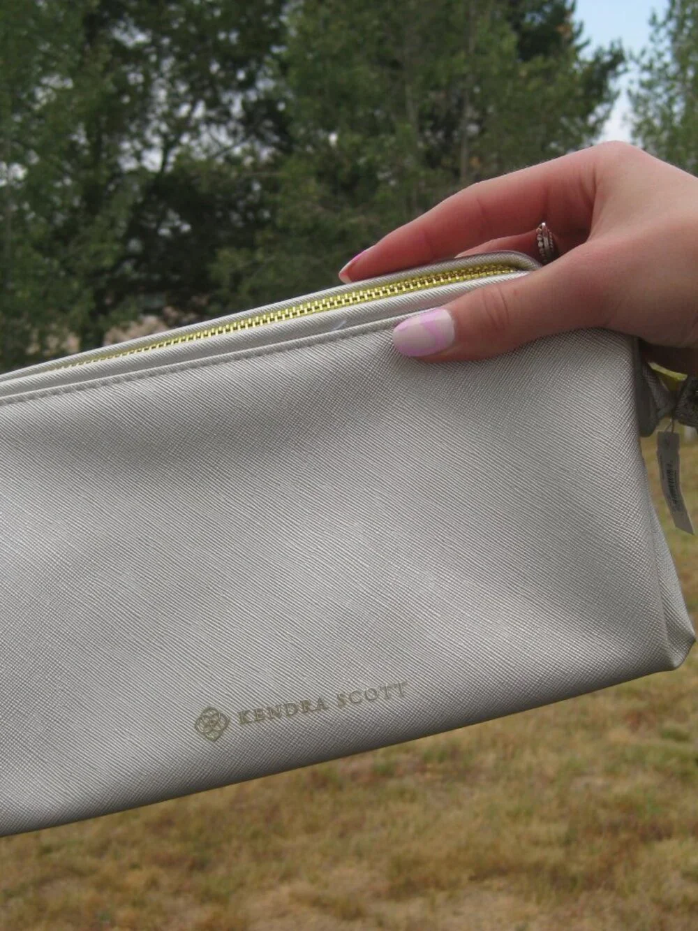 KENDRA SCOTT Make Up Cosmetics Zip Bag Dopp Pouch Silver Gold NWT